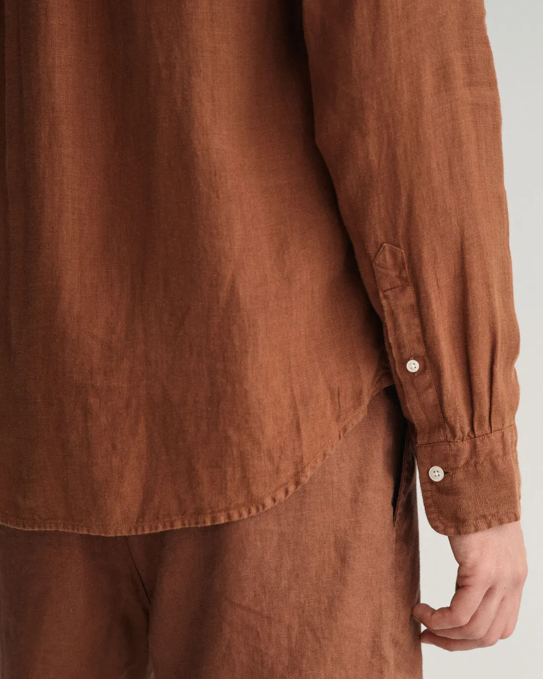 Gant Men Brown Solid Button-down Collar Long Sleeves Linen Shirt