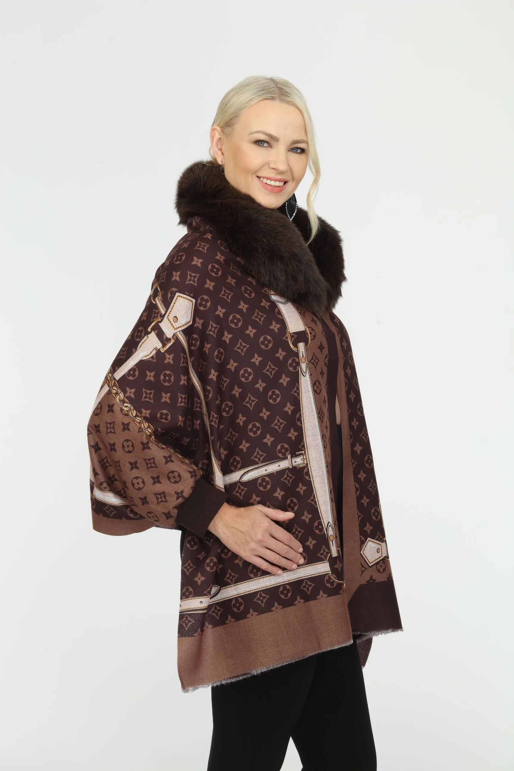 OO LA LA Detachable Fur Collar Cape Boho Chic M5170